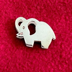 Cute handcrafted Lucky Elephant Pure Peruvian Silver 950 pendant